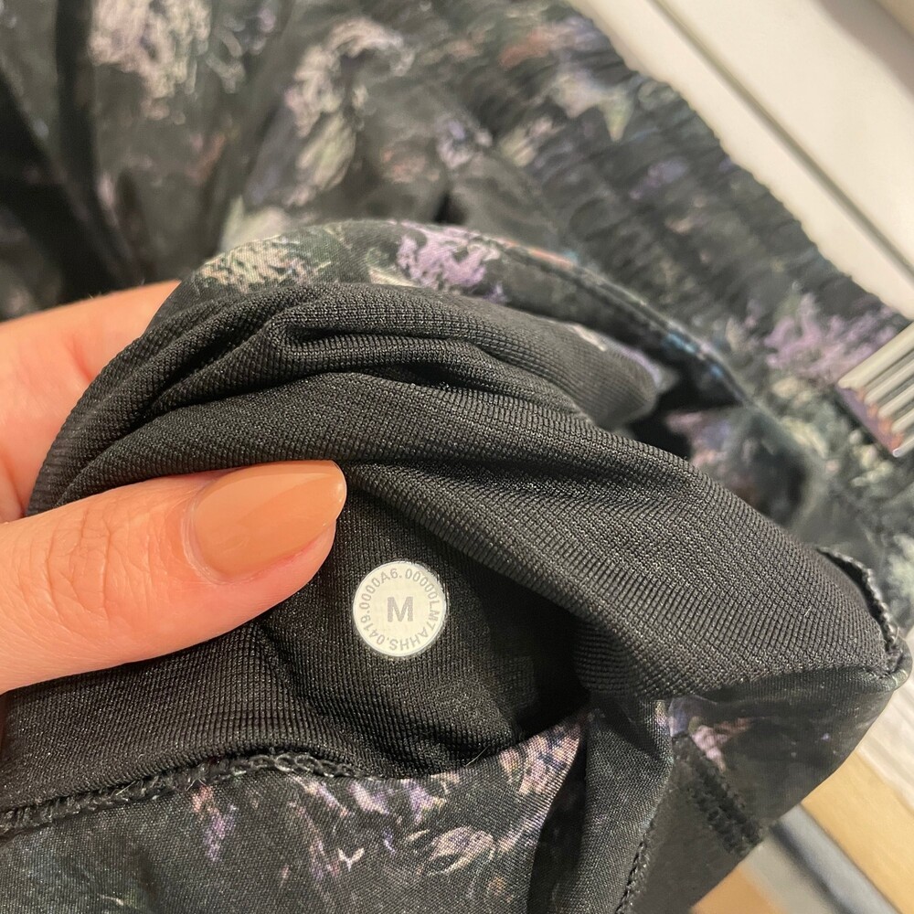 Lululemon Printed Running Shorts Black Medium - Picture 7 of 7